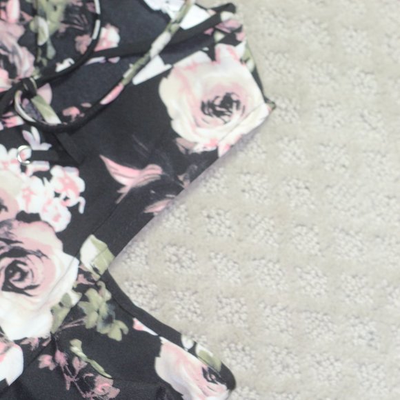 Love Tree Size S Floral Cold Shoulder Shorts Romper - Picture 4 of 4